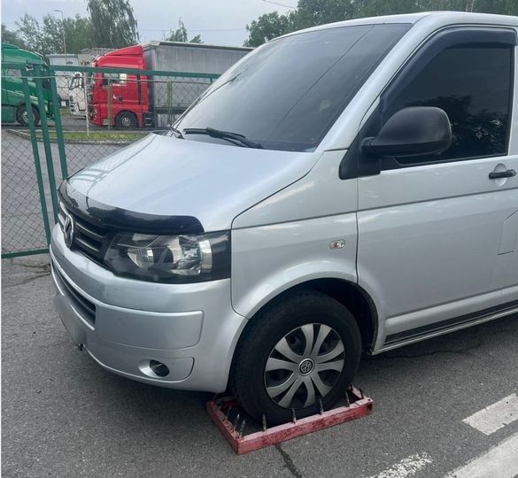 На кордоні з Угорщиною виявили викрадений мікроавтобус