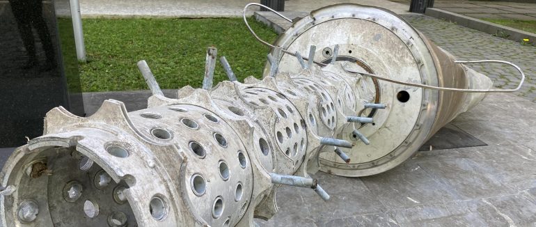 Біля УжНУ розмістили рештки Іскандера