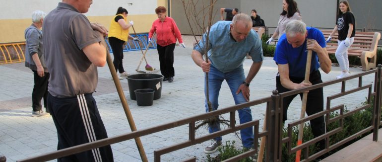 У Міжгір’ї висадили сакури