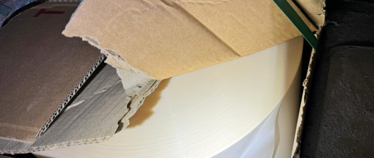 24 рулони незадекларованої імпортної плівки для ламінування опинилися на складі Закарпатської митниці