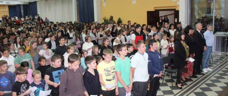 У Берегові відбулася традиційна акція «Вірш на площі»