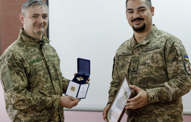 Вчителя Перечинського ліцею нагородили відзнакою командувача ОК “Захід