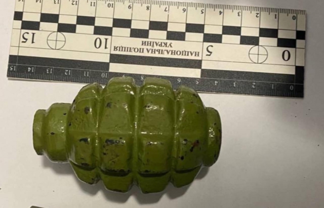 Закарпатець погрожував дружині гранатою