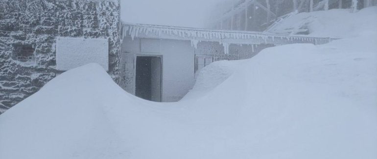 Високогір’я Карпат завалило снігом