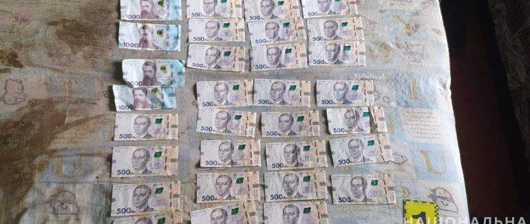 На Рахівщині чоловік викрав 30 тисяч гривень з чужого будинку