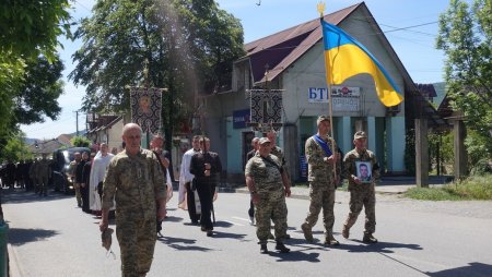 Громада на Закарпатті у жалобі через втрату на війні захисника