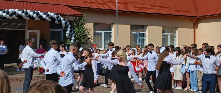 У Клячанівському ЗЗСО пролунав останній дзвоник