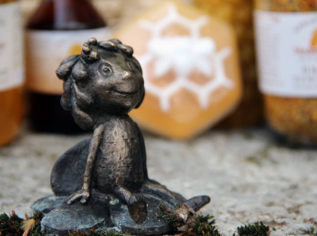 В Ужгороді встановили нову мініскульптурку