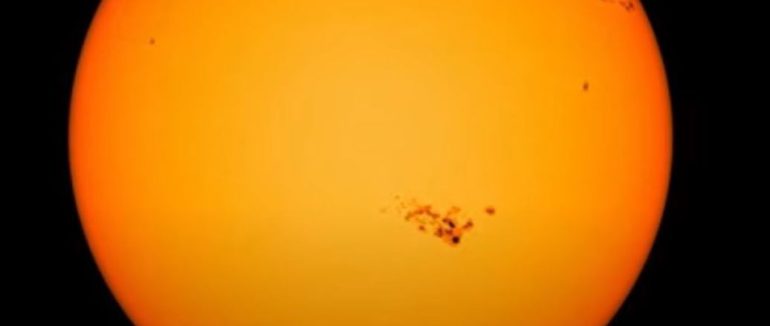 Найсильніша магнітна буря за 165 років: гігантська пляма на Сонці стала у 15 разів більшою за Землю