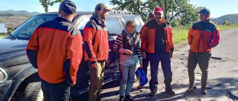 На Хустщині рятувальники відшукали заблукалу місцеву мешканку