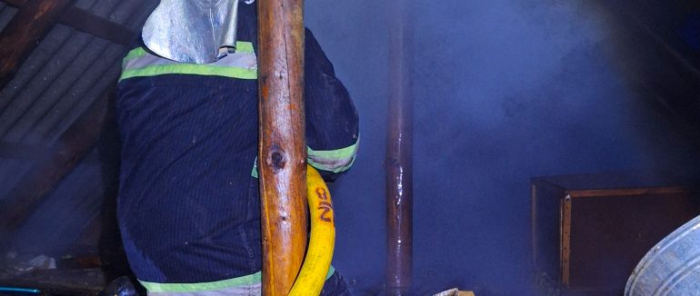 На Мукачівщині рятувальники ліквідували пожежу в літній кухні