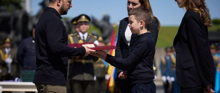 Мукачівцю Артуру Пашкуляку присвоїли звання Героя України посмертно