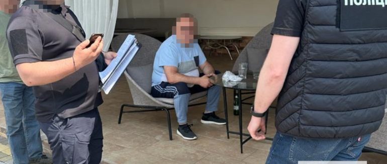 На Закарпатті прокуратура передала на ЗСУ автомобілі, які керівник ГО ввіз як гуманітарну допомогу та продавав