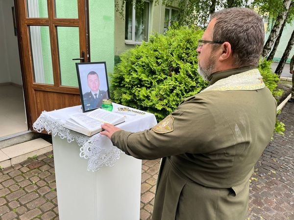 Вшанування пам’яті побратима: Мукачівський загін провів в останню дорогу Олександра Ровенчука (ФОТО)