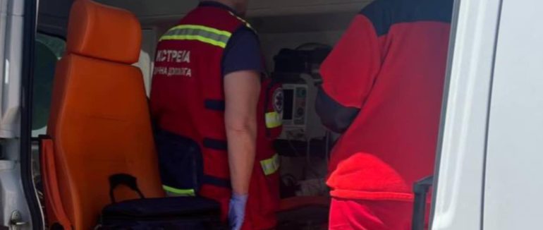 Раптово стало зле: в Ужгороді патрульні допомогли жінці