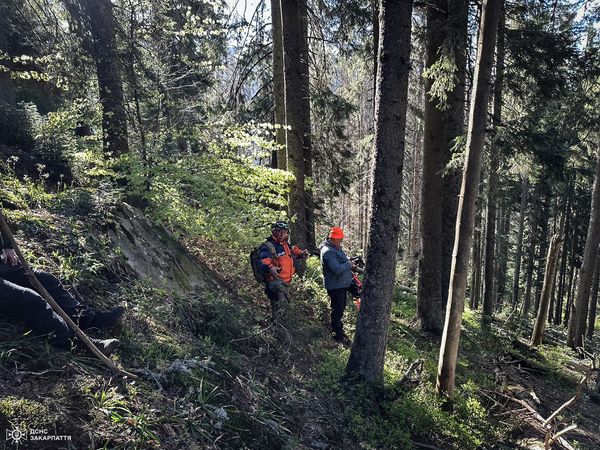 Гірські рятувальники Закарпаття продовжують пошуки тіла людини