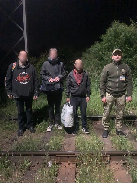 Шалене весілля: на Закарпатті гості-іноземці посварилися з нареченим і пішли коліями до Словаччини