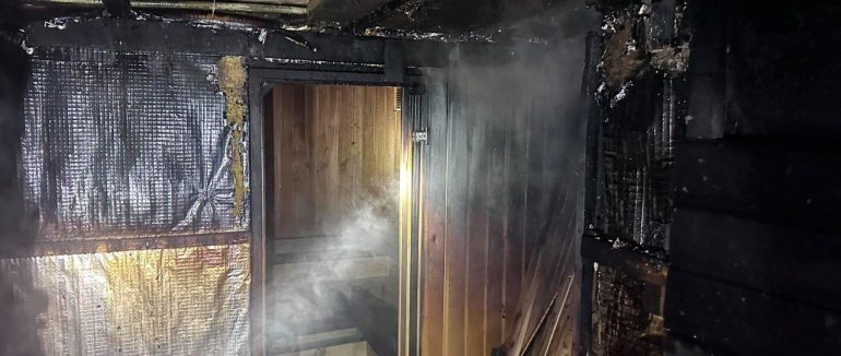 На Хустщині в Ізів рятувальники ліквідували загорання сауни