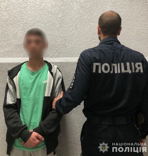 Скоїв злочин під час іспитового строку: у Мукачеві поліція затримала зловмисника, який викрав мобільний телефон у дитини