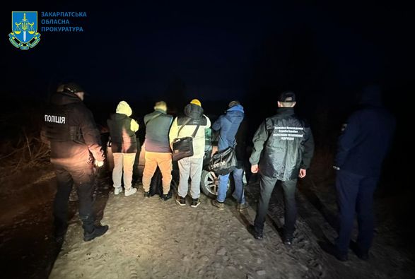 Організація незаконного перетину держкордону за 8 000 доларів США: на Закарпатті судитимуть чоловіка