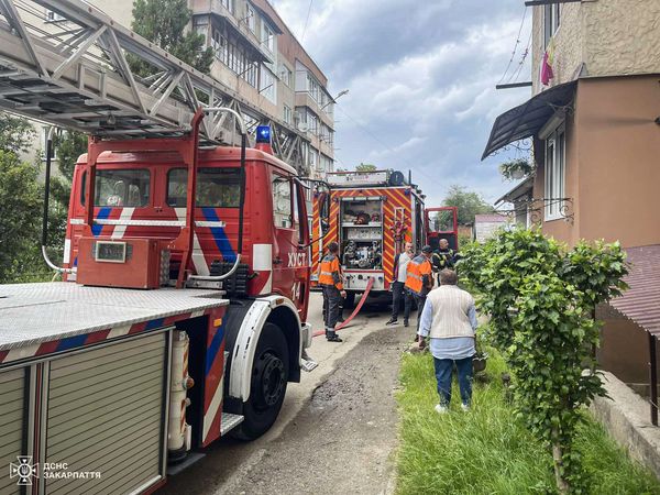 Пожежа в квартирі: вогнеборці Хуста рятували жінку (ФОТО)