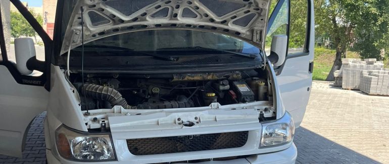 На Закарпатті в автівці виявили приховані 380 пачок сигарет