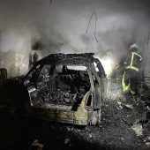 Згорілий “Мерседес”: у Тарасівці сталася пожежа в гаражі (ФОТО)