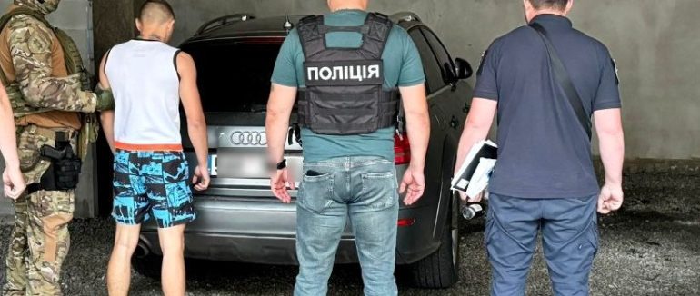 На Закарпатті поліція провела обшуки у організаторів схеми незаконного переправлення призовників (ФОТО)