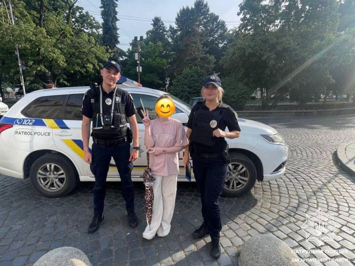 В Ужгороді патрульні відшукали дитину та передали її мамі