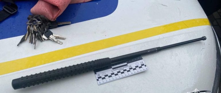 В Ужгороді патрульні виявили у чоловіка заборонений предмет