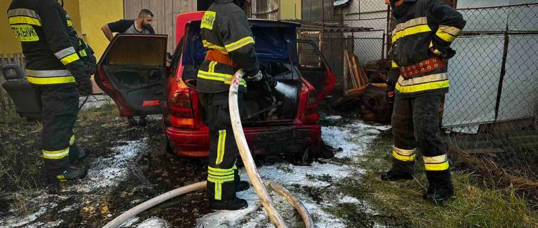 В Ужгороді під час ремонту загорілося авто