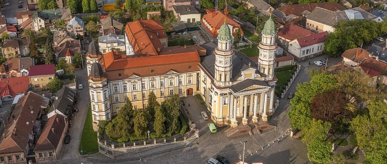 Маленька Японія в Україні: що подивитися в Ужгороді навесні