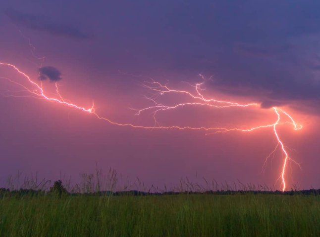 Ввечері на Закарпатті очікуються грози
