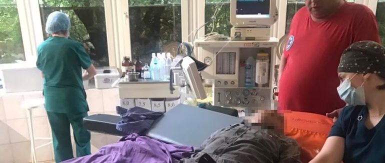 Закарпатець поранив ногу болгаркою і ледь не загинув