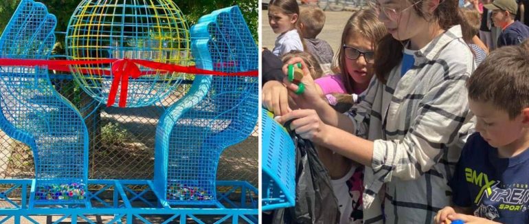 На території Мукачівської ЗОШ №7 встановили металеву інсталяцію для збору пластикових кришок