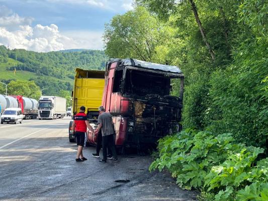 На трасі Київ-Чоп у Воловецькому районі загорілася вантажівка