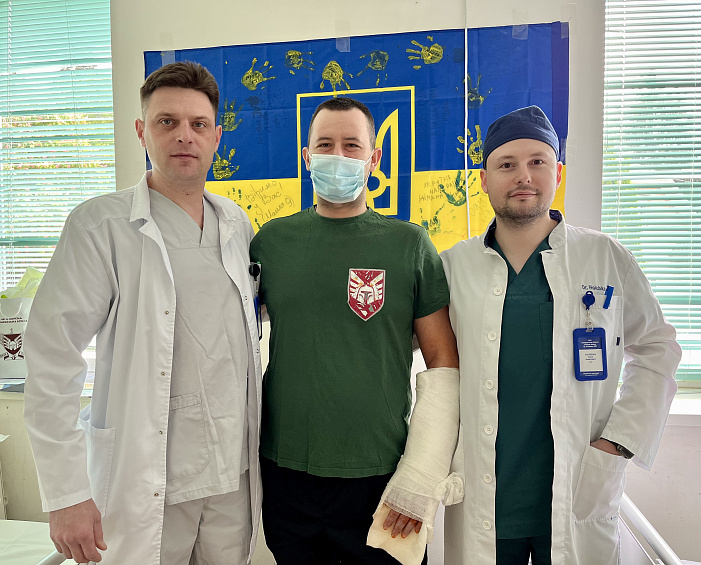 Травматологи Закарпатської обласної лікарні врятували кінцівки 29-річному військовому