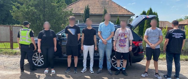 Поліція затримала закарпатку, яка незаконно переправляла “ухилянтів” за $1200 з кожного