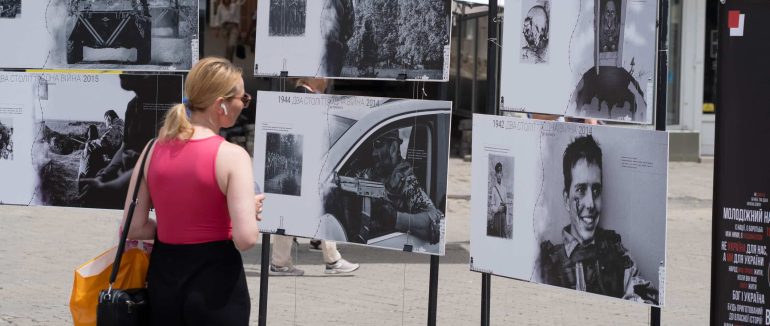 В Ужгороді відкрили фотовиставку «Два століття – одна війна»
