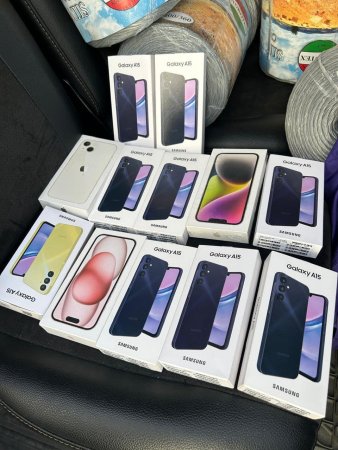 В обхід декларування: закарпатські митники не дозволили завезти з Угорщини 12 новеньких мобілок