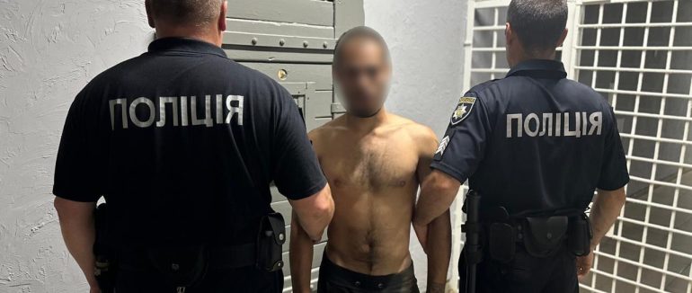 Воловці 20-річний закарпатець побив свою співмешканку, 10-місячну дитину та ножем поранив поліцейського