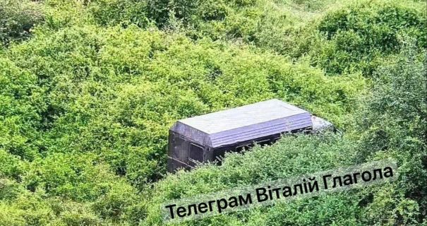 Автомобіль ГАЗ-66 з чорними номерами прорвав українсько-угорський кордон, 32 порушники затримані в Угорщині