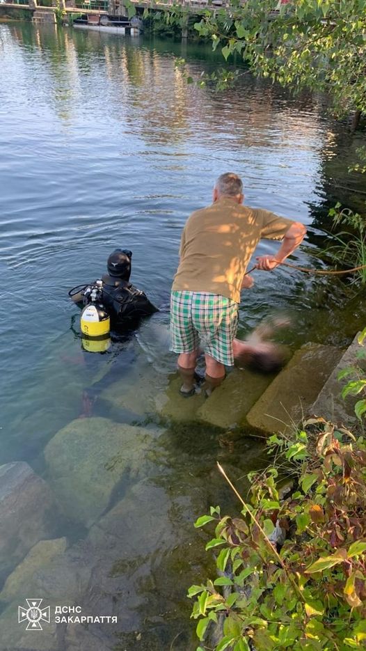 Пірнув у воду та не виплив: в Ужгороді потонув 25-річний юнак