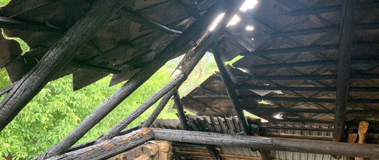 На Ужгородщині вогнеборці ліквідували пожежу на приватному обійсті