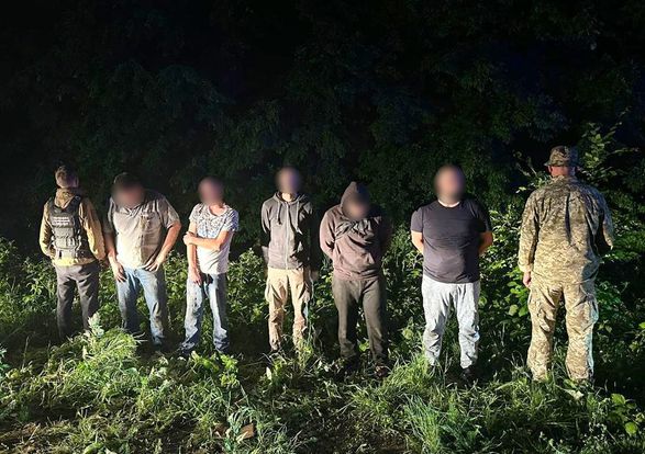 На Закаратті затримано групу порушників та провідника