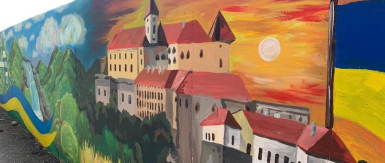 У Мукачеві відзначили учасників мистецького розпису “Арт-дамба”