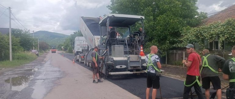 На Мукачівщині відновлюють близько 7 кілометрів автошляху
