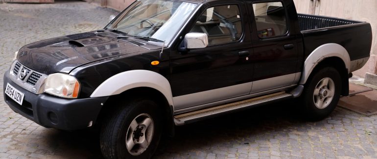 Голова Закарпатської ОВА передав автомобіль поліцейським, які служать на фронті