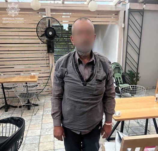Поліція затримала чоловіка за незаконне проникнення на приватну територію в Ужгороді
