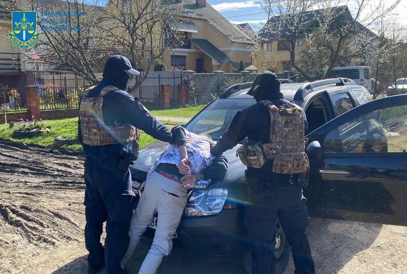 В Ужгороді судитимуть двох осіб, яких викрили на торгівлі метамфетаміном і зберіганні боєприпасів